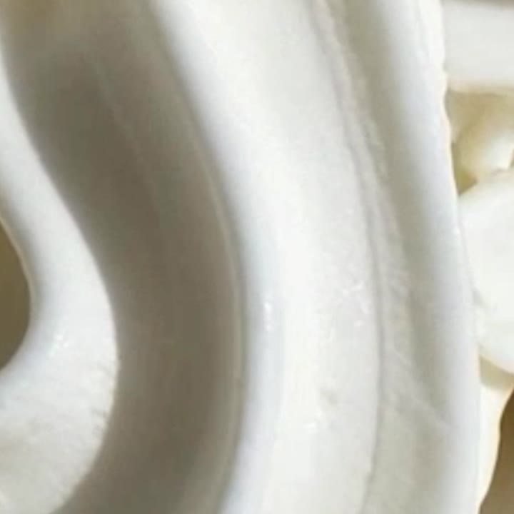 Soft ribbons of frozen yogurt